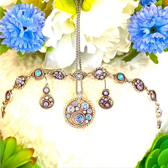 Feel the Magic while you shop ✨ 🪄✨Bundle your likes “♥️” Magically 30% off ✨🪄✨ - Picture 7 of 16
